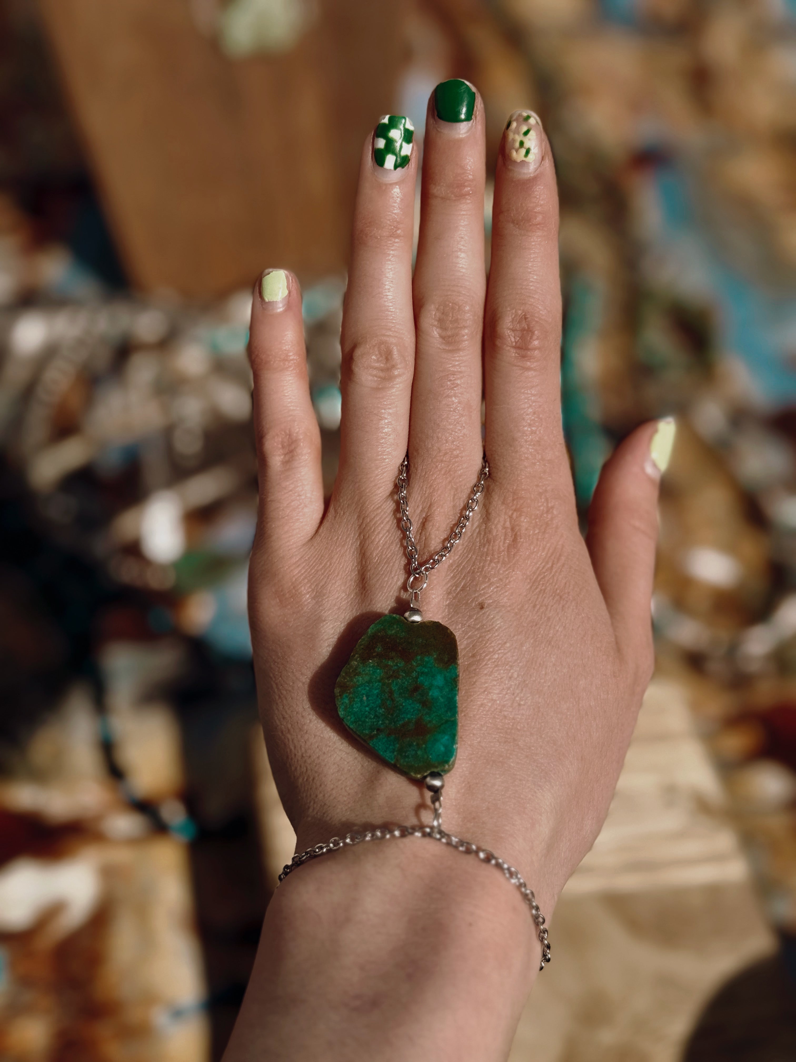 The Lydia Handchain